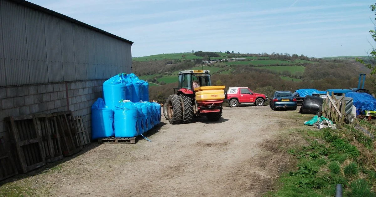 Artificial fertiliser spreading at Ty'n-y-fron
